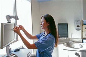 ds8100hc-patient-patientenbett-etikett-scannen