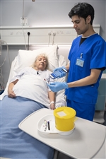 hc20-patient-bettseitig-scannen-schläuche-mit-blut-portraitmodus
