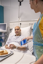 hc20-scannen-von-patientenarmband-um-korrekte-mahlzeit-zu-bestätigen