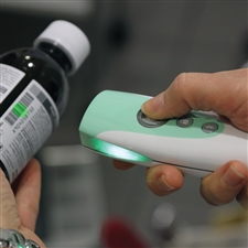 rida-handscanner-in-verwendung-bei-arzneimittel-vorbereitung